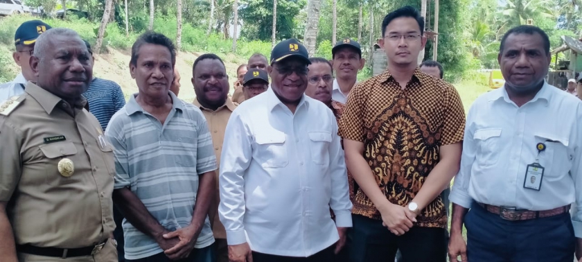 Kunjungan kerja Wamen PUPR John Wempi Wetipo di Manokwari dan didampingi Gubernur Papua Barat, Dominggus Mandacan, Senin (10/2). (Foto/Warpur)