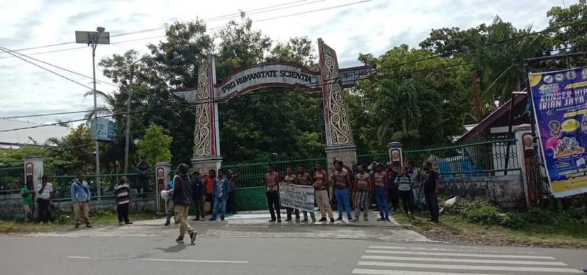 Aksi Demonstrasi Mahasiswa UNIPA Papua. (Foto-ist)