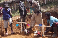 Makam Melki Tipagau (11) tahun , siswa SD Kls VI YPPK Bilogai, Sugapa, Kab. Intan Jaya, Papua dimakamkan. (Foto/suarapapua.com)