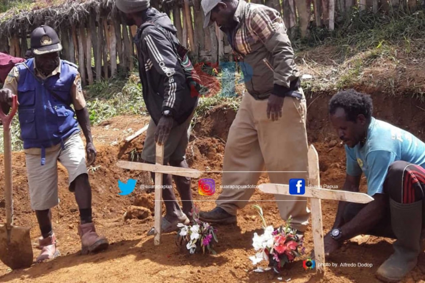 Makam Melki Tipagau (11) tahun , siswa SD Kls VI YPPK Bilogai, Sugapa, Kab. Intan Jaya, Papua dimakamkan. (Foto/suarapapua.com)
