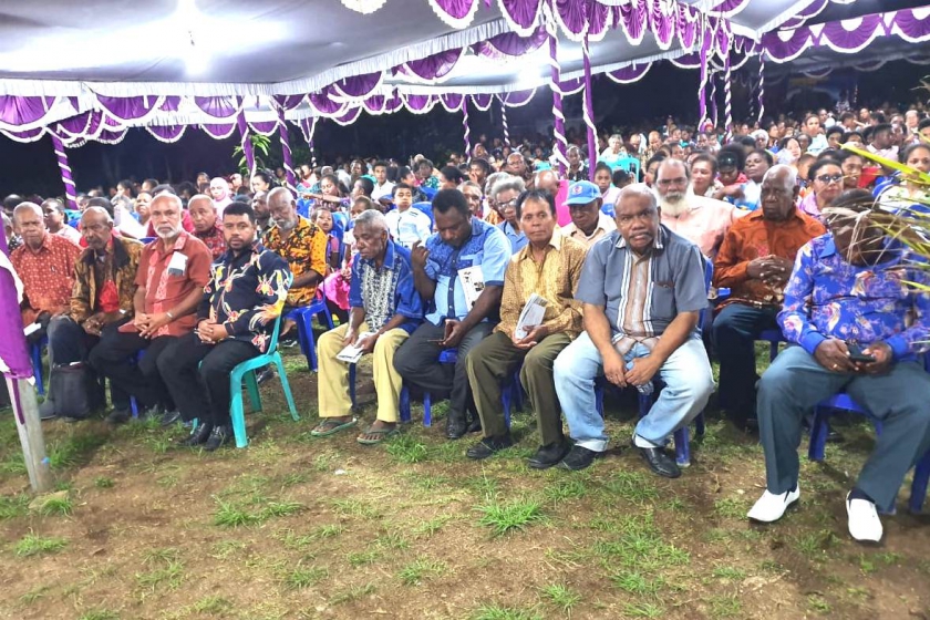Syukuran dan Natal Anggota DPD RI, Dr. Filep Wamafma, SH., M.Hum., C.L.A di kediaman Kampung Susweni, Distrik Manokwari Timur, Kabupaten Manokwari, Papua Barat, Sabtu (21/12)