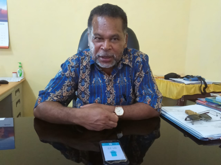 Kepala SMA YPK Oikumene Manokwari, Papua Barat, Arius Mofu. (Foto: Warpur)