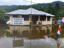 Kantor Distrik Wamesa terendam banjir, Sabtu, 7 Maret 2020. (Foto: BPBD Pusdalops Papua Barat)
