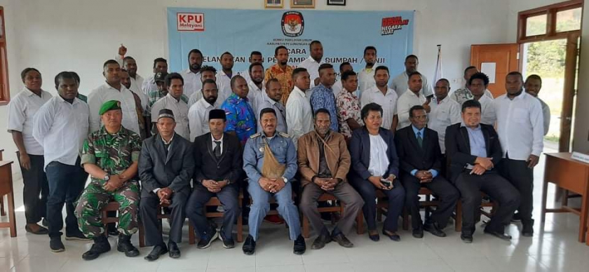 Anggota PPK dilantik KPU Pegaf untuk mensukseskan Pilkada 2020. (Foto: Warpur)