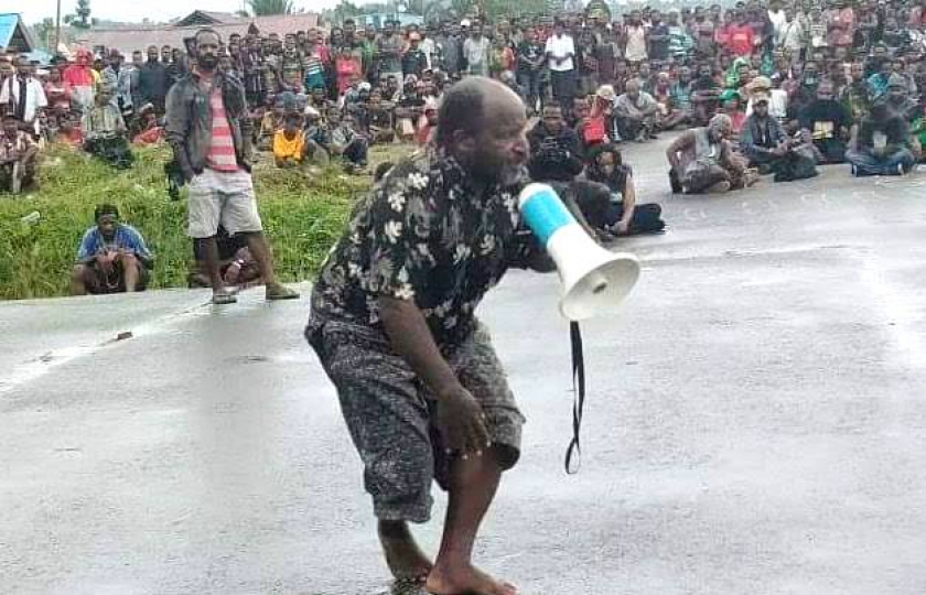 Wakil Bupati Nduga, Wentius Nimiangge (foto-jawapos.com)