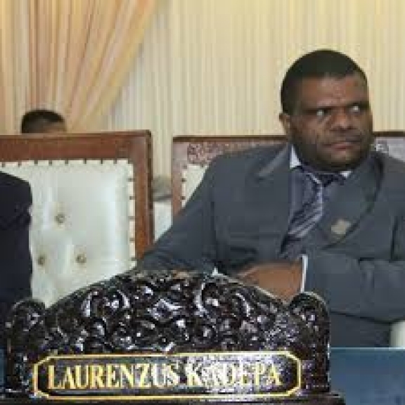  Laurenzus Kadepa, Anggota DPR Papua (Foto: Ist)