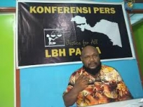 Direktur Lembaga Bantuan Hukum Papua, Emanuel Gobay (Foto: Hengky Yeimo)