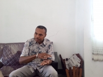 Ketua Komite SMP Negeri 2 Manokwari, Ishak Sembor mendukung proses hukum terhadap penyebar video yang dinilai mencemarkan nama baik  sekolah, Sabtu (14/3)