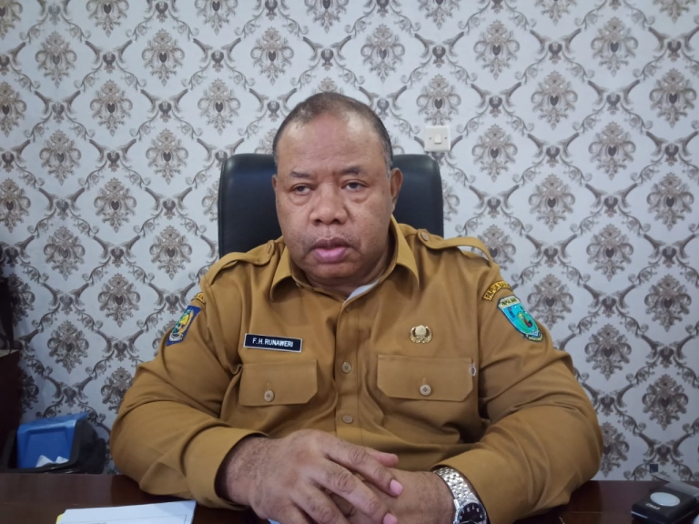 Kepala Dinas Kehutanan Provinsi Papua Barat, F.H Runaweri (Foto : Warpur)