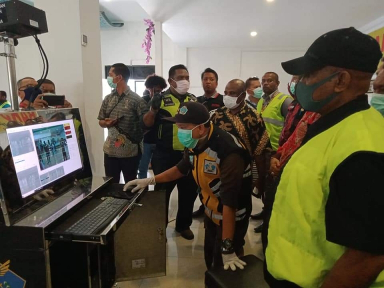 Pemantauan Penggunaan Thermal Scanner di Bandar Udara Frans Kaiseipo 