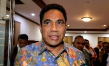 Sekda Papua, Hery Dosinaen