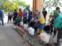 Bahan-bahan yang digunakan untuk penyemprotan wabah diruang kantor Dishut Papua Barat guna menjaga kebersihan dan sekaligus menghindari wabah virus corona, Jumat (27/3)