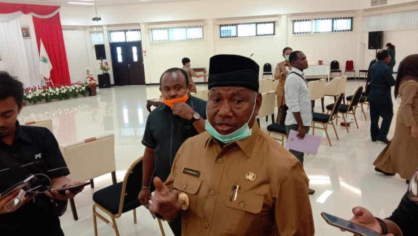 Gubernur Papua Barat, Dominggus Mandacan