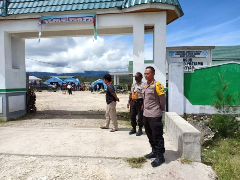 Kapolres Paniai Akbp. A. Wakhid. P. Utomo, S. I. K lakukan pengecekan pos Satgas pencegahan Covid-19 di Kab. Deiyai, Senin 06 April 2020.