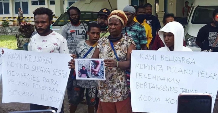 Pihak keluarga melakukan demonstrasi , meminta agar kasus penembakan di proses secara hukum. 