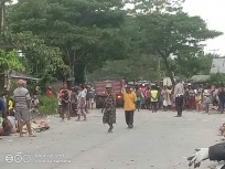  Gabungan aparat Keamanan membubarkan aksi pemalangan di SP 5 Kabupaten Mimika, 16 April 2020