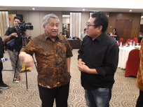 Ketua Dewan Pers Muhammad Nuh dan  Ketua Umum Serikat Media Siber Indonesia (SMSI) Firdaus. 