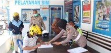 Satlantas Polres Biak Numfor mendata tukang ojek maupun supir angkutan umum yang ada di kabupaten Biak Numfor (20/4)