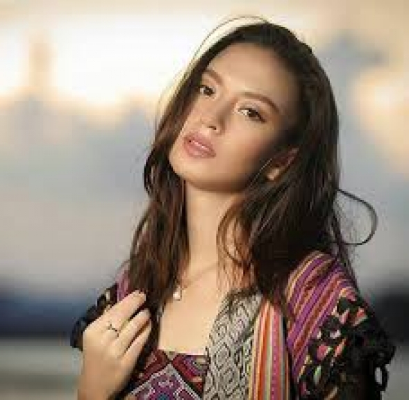 Karina Nadila Niab, aktris dan model yang juga merupakan pemenang runner-up 2 Puteri Indonesia 2017 yang mewakili Nusa Tenggara Timur. 