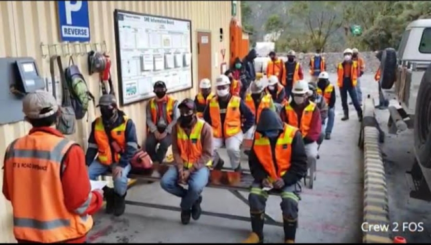 Aktifitas meeeting pagi karyawan Fleep Operations Support PT Freeport. (Foto: ist)