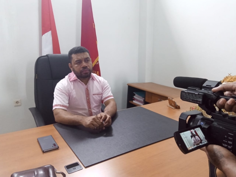  Dr. Filep Wamafma, SH.,M.Hum, Anggota DPD RI asal Papua Barat