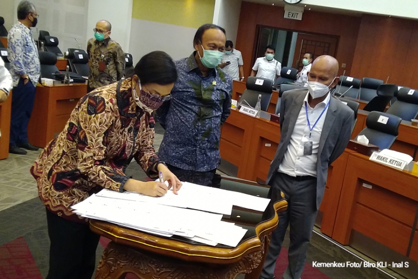 Menkeu Sri Mulyani saat menghadiri rapat kerja dengan Banggar DPR Komisi XI pada Senin, (04/05) yang menghasilkan keputusan Perppu tersebut maju ke tahap pembahasan paripurna.