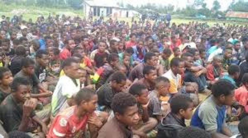 Anak-anak para pengungsi Nduga sedang berkumpul (Foto: ist)