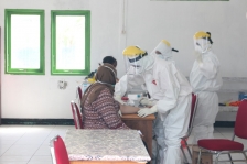 Polres Biak Numfor didukung oleh Yayasan Buddha Tzu Chi Biak melakukan rapid test gratis tahap kedua di Puskesmas Biak Kota, Sabtu, 9 mei 2020.