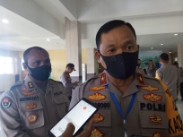 Kapolda Papua Barat Brigjen Pol Tornagogo Sihombing, didampingi Kabid Humas AKBP Mathias Krey