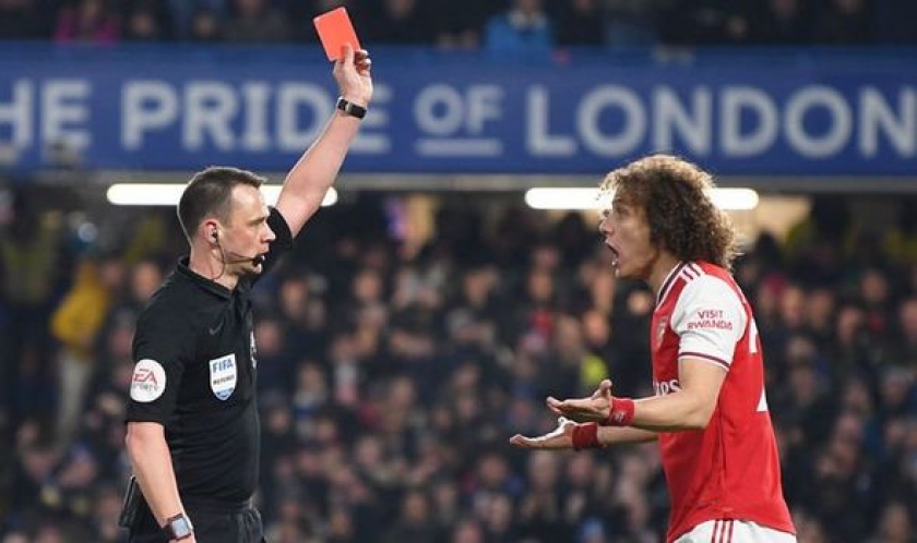 David Luiz diberikan kartu merah oleh wasit 