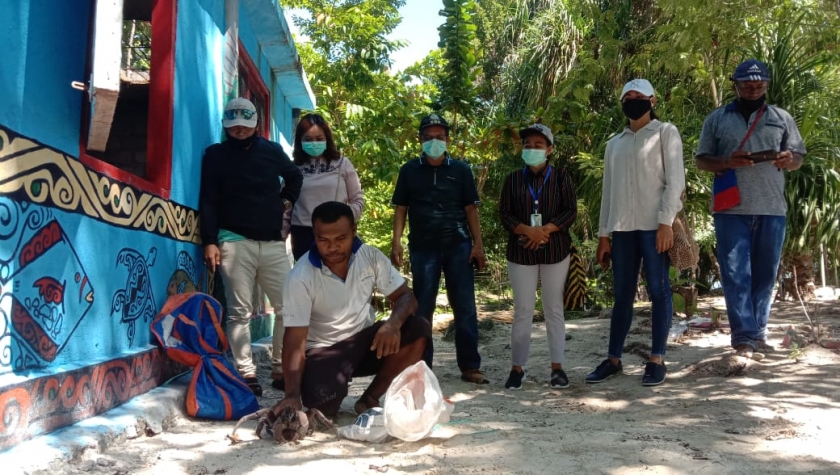 Penangkaran Ketam Kenari di pulau Mansinam 