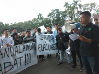  Forum Komunikasi Badan Eksekutif Mahasiswa/Dewan Mahasiswa (FORKOM BEM/DEMA) Perguruan Tinggi Agama Islam (PTAI) se-Indonesia melakukan demonstrasi terkait UKT pada (23/4)