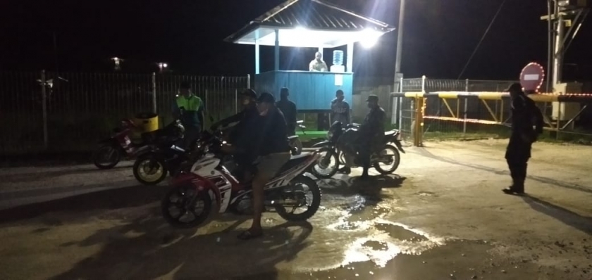 Tim Patroli Gabungan di distrik Yapen Timur saat melaksanakan Patroli Gabungan ke-7 Kampung, Distrik Yapen Timur, Kab. Kep. Yapen, Rabu (20/05/2020).