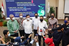Sufmi Dasco Ahmad, Wakil Ketua DPR RI Koordinator Bidang Ekonomi dan Keuangan bersama Satuan Tugas (Satgas) Lawan Covid-19 DPR RI usai pertemuan di Kantor Kementerian Kesehatan RI, Jakarta, Rabu (27/5/2020). (Foto: Yoga)