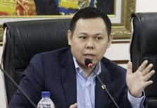 Sultan Bachtiar Najamudin adalah Wakil Ketua III DPD RI Periode 2019-2024