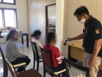 Pelaku dengan inisial IM (20), VP (19), LD (18) saat berada di Polda Papua.