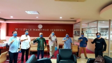 Ketua Umum PWI Pusat Atal S Depari didampingi Sekjen Mirza Zulhadi, usai rapat pleno bersama  Pengurus PWI Pusat, di Kantor PWI Pusat,  Gedung Dewan Pers, Lt 4, Jakarta Pusat, Selasa (2/6).