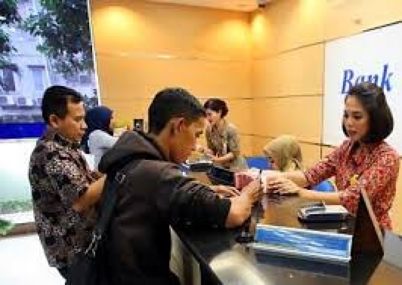 Ilustrasi mahasiswa melakukan pembayaran UKT di Bank