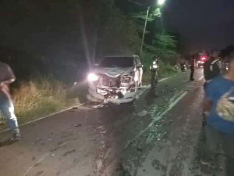 Kondisi mobil innova pasca tabrakan di Jalan Alternatif Perumnas III Distrik Heram. Sabtu (6/6) malam