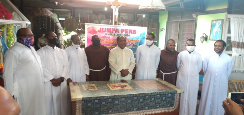 Para imam Katolik usai melakukan jumpa pers Senin, 8 Juni 2020 di Rumah Imam Projo-Condios, Jayapura.

