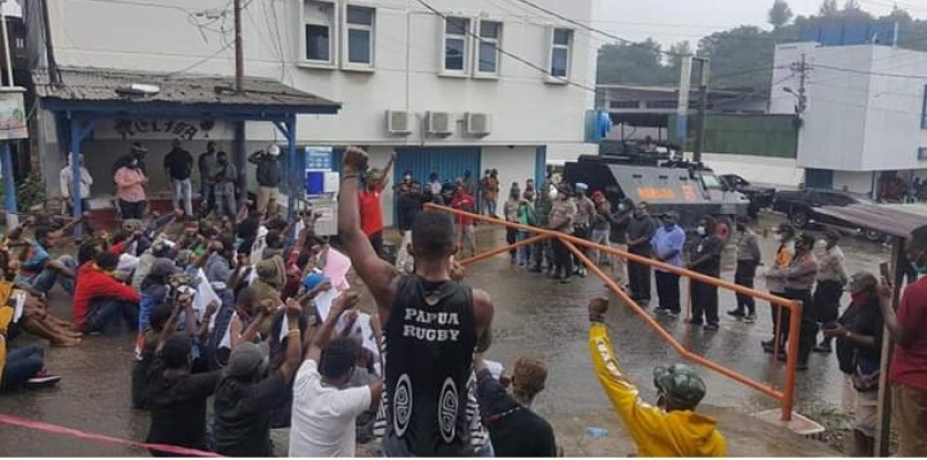 Aksi Mahasiswa di Lingkaran Abepura Kota Jayapura