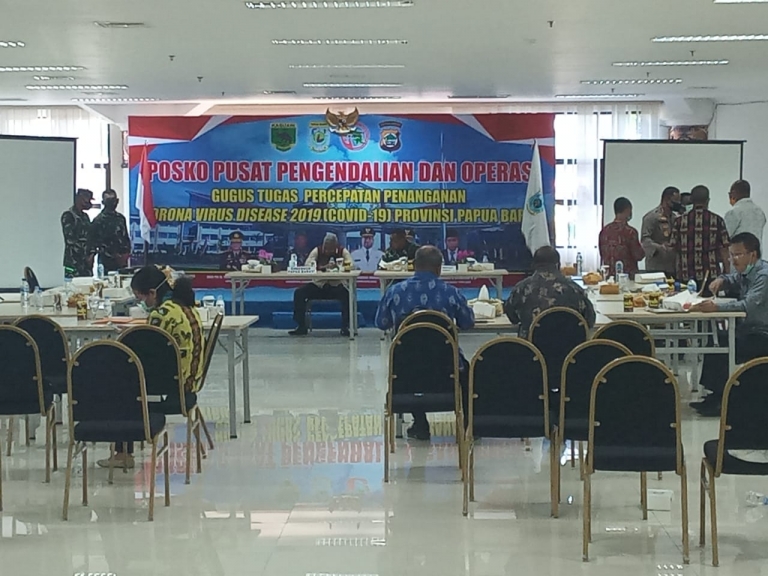 Pertemuan Pemprov Papua Barat bersama stakeholder membahas divisi dan evaluasi kinerja Covid-19 menuju new normal Papua Barat, Jumat (12/6)