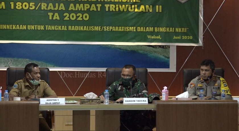 Forkopimda saat gelar rapat pada Selasa 16/6/20, dihadiri  Muhidin Umalelen, S.Sos. M.Ec.Dev., Dandim 1805 Raja Ampat, Kapolres Raja Ampat, para Tokoh Agama dan Tim Satgas Covid-19.