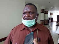 Ketua DPR Papua Barat, Orgenes Wonggor