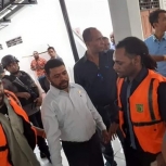 Ketua Pansus Papua, Dr. Filep Wamafma, SH.M.Hum (baju putih)