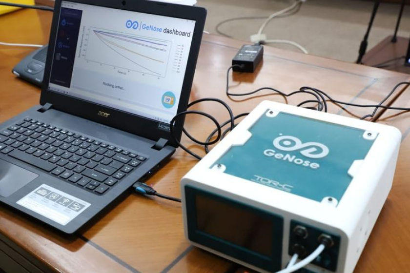 Alat pemeriksaan Covid-19 menggunakan hembusan nafas, GeNose C19. [Sumber: Dok.  Kemenristek]