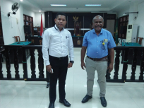 Yan Christian Warinussy, SH [kanan]