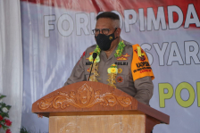 Kapolda Papua Irjen Pol Drs. Paulus Waterpauw saat meresmikan gedung Mapolsek Kamu dan Asrama Polisi di Kabupaten Nabire, Kamis (11/02).
