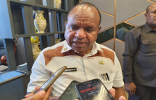 Penjabat Sekretaris Daerah (Sekda) Papua, Doren Wakerkwa. [Foto: Humas Pemprov Papua]