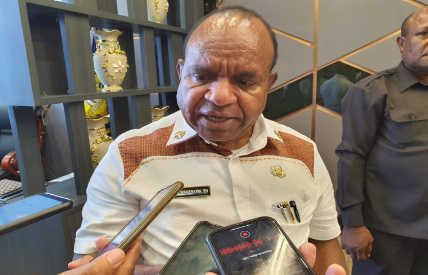 Penjabat Sekretaris Daerah (Sekda) Papua, Doren Wakerkwa. [Foto: Humas Pemprov Papua]